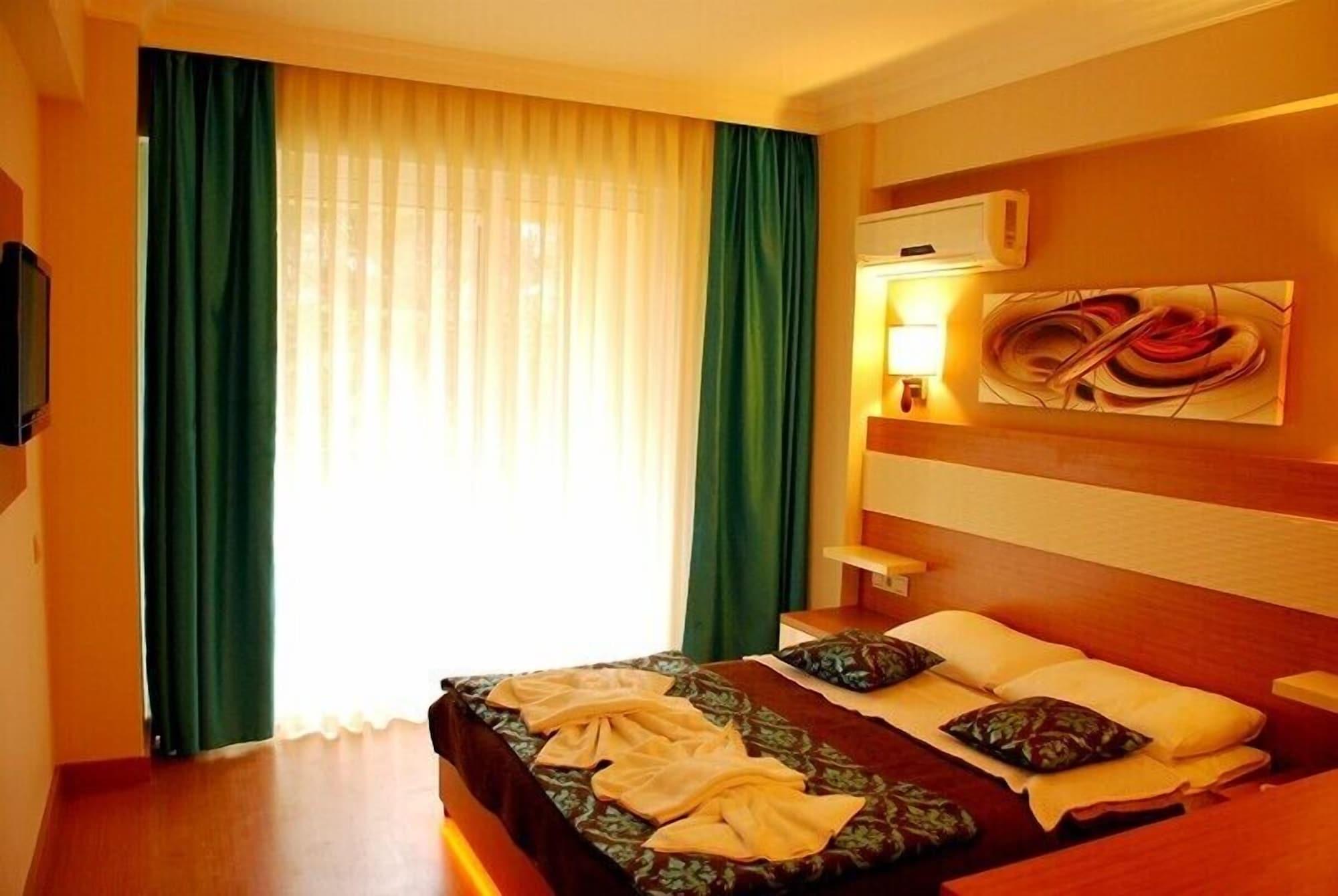 Hotel Flora Suites Soğucak Екстериор снимка
